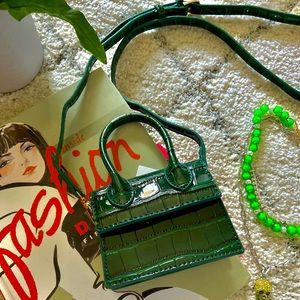 🪲🐊 Adorable tiny croc bag with body strap 🐊🧃